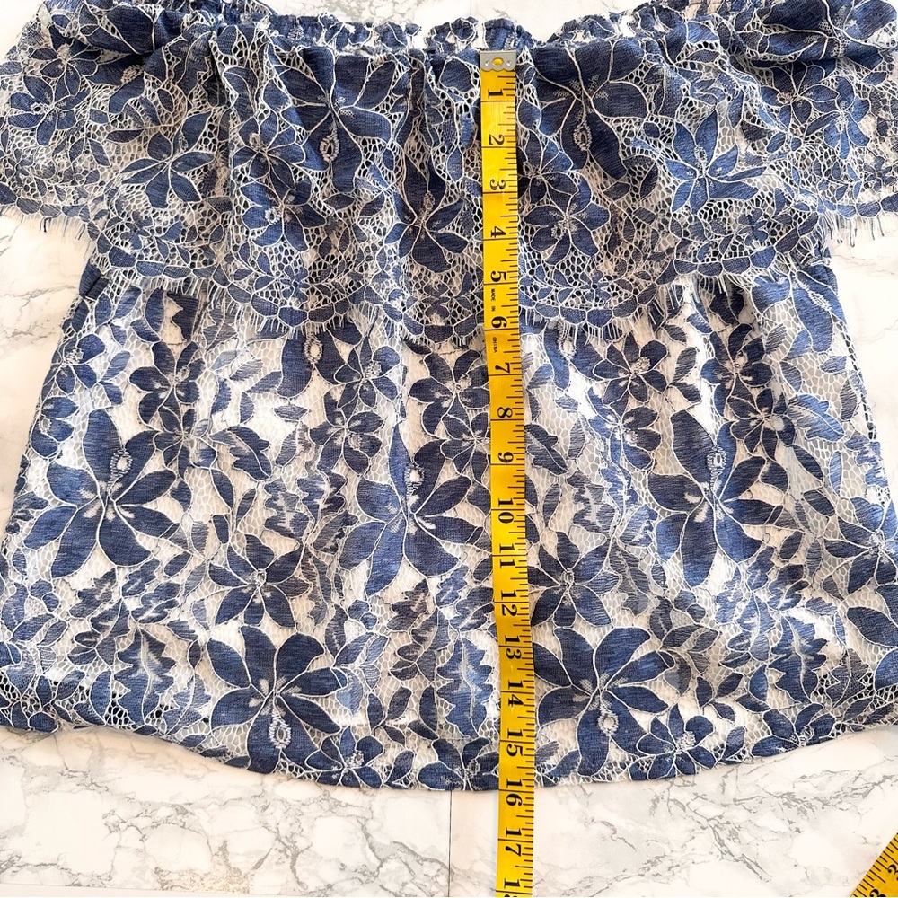 Code Mode | Off-Shoulder Lace Top - Picture 6 of 11
